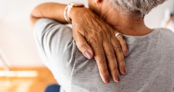 Cómo fortalecer los huesos y prevenir la osteoporosis