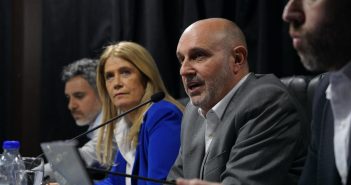 El Gobierno bonaerense presentó en la Legislatura el Presupuesto y la Ley Fiscal 2026