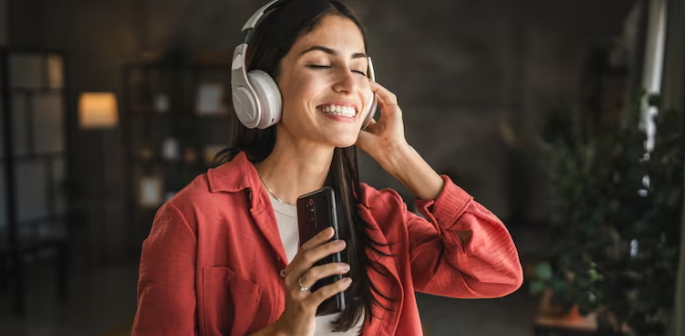 Escuchar m煤sica puede mejorar el bienestar: qu茅 descubri贸 una revisi贸n de 32 estudios