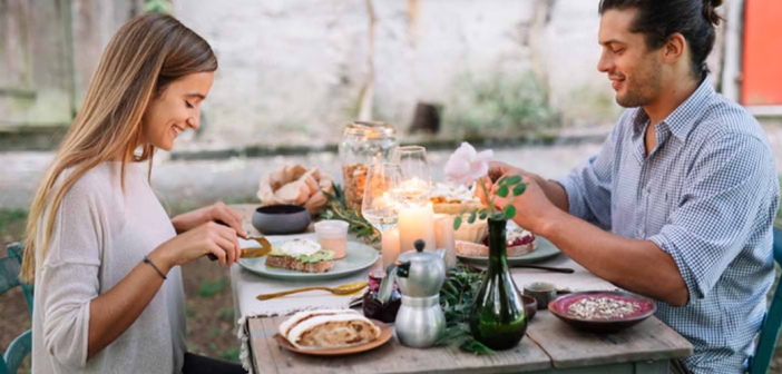 Por qué las comidas por separado no siempre reflejan un problema en la relación de pareja
